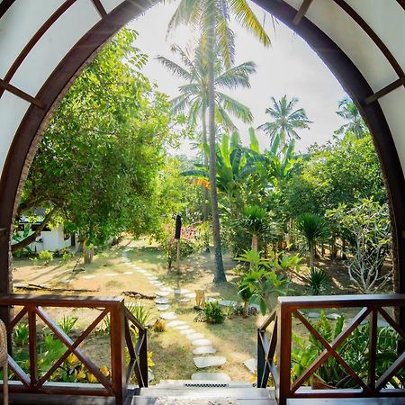 The Papalagi Resort Gili Gede Exterior foto