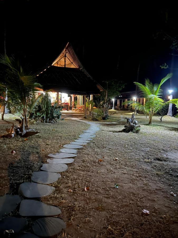 The Papalagi Resort Gili Gede Exterior foto